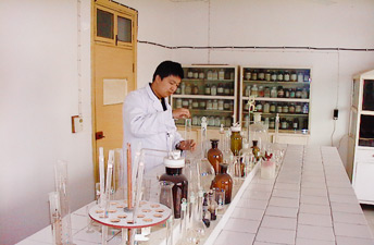 化學(xué)分析現(xiàn)場(chǎng)